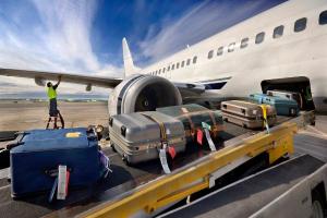 Общие правила авиакомпаний о том, каковы допустимые размеры (габариты) багажа в самолете: что такое негабаритный, сверхнормативный багаж и ручная кладь