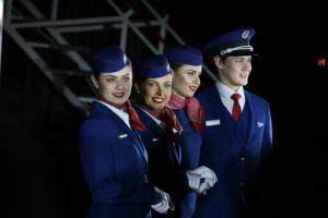 Az utair légitársaság stewardesseinek fizetése, hogyan bánnak a stewardessekkel
