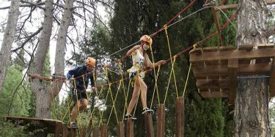 Kötélparkok a Krím-félszigeten: mennyibe kerülnek a gyerekek és felnőttek kalandjai a Grand Canyon Rope Parkban