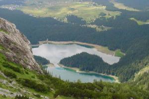 Skadar-tó és Fekete-tó hol vannak?