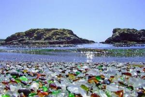 Стеклянный пляж (Glass Beach) Форт Брэгг, Калифорния, США